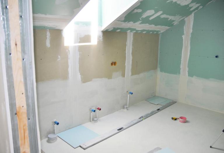 Faut-il isoler avant de rénover sa salle de bains à Caudry ?